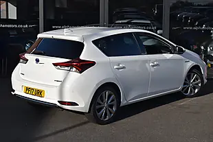 Used 2017 Toyota Auris Excel Pure White - Interior and Exterior details 5