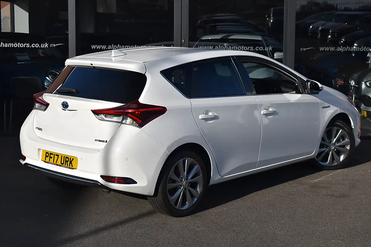 Used 2017 Toyota Auris Excel Pure White - Interior and Exterior details 5