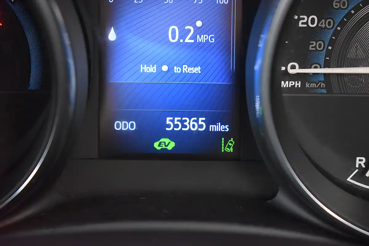 Used 2017 Toyota Auris Excel Pure White - Interior and Exterior details 9