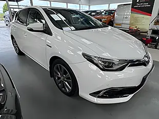 Used 2017 Toyota Auris Excel White - Interior and Exterior details 10