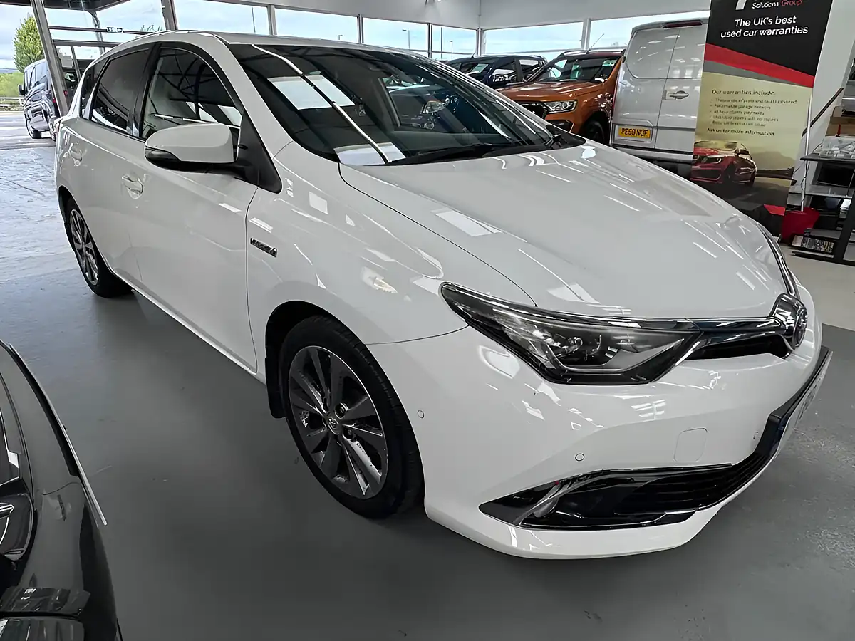 Used 2017 Toyota Auris Excel White - Interior and Exterior details 10