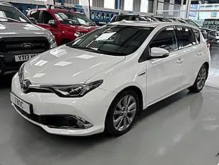Used 2017 Toyota Auris Excel White - Interior and Exterior details 11