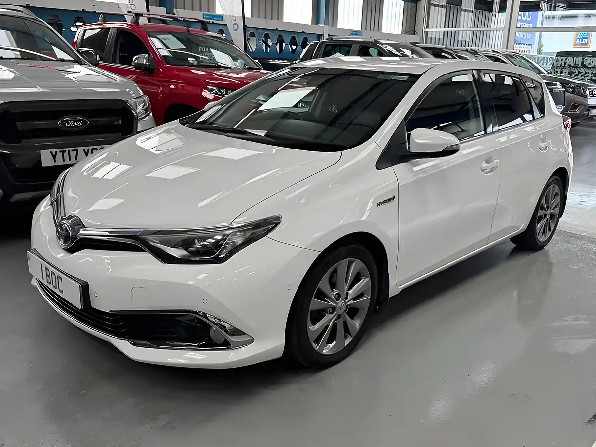 Used 2017 Toyota Auris Excel White - Interior and Exterior details 11