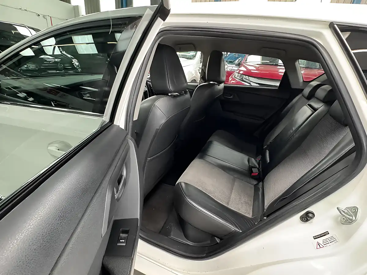Used 2017 Toyota Auris Excel White - Interior and Exterior details 12