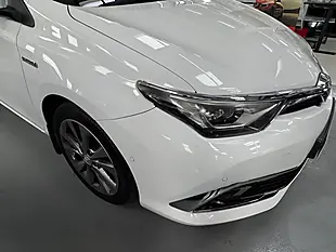 Used 2017 Toyota Auris Excel White - Interior and Exterior details 14