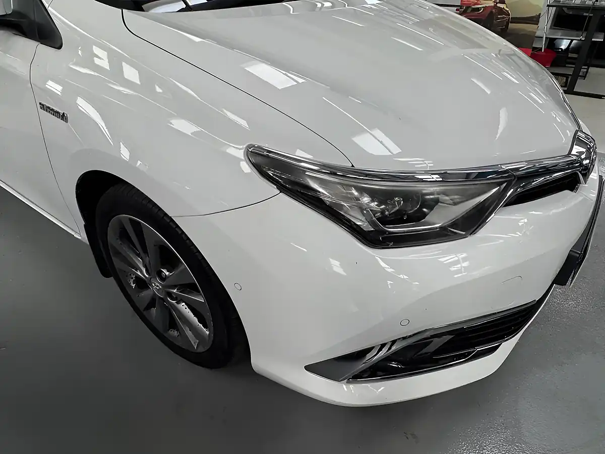 Used 2017 Toyota Auris Excel White - Interior and Exterior details 14