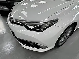 Used 2017 Toyota Auris Excel White - Interior and Exterior details 15