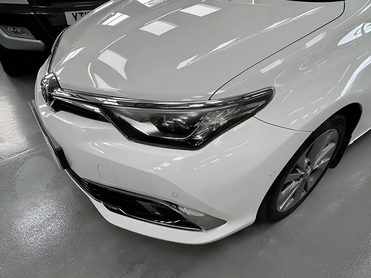Used 2017 Toyota Auris Excel White - Interior and Exterior details 15