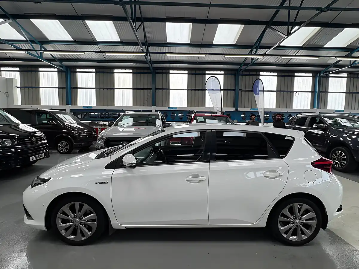 Used 2017 Toyota Auris Excel White - Interior and Exterior details 3