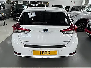 Used 2017 Toyota Auris Excel White - Interior and Exterior details 4