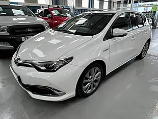 Used 2017 Toyota Auris Excel White - Interior and Exterior details 8