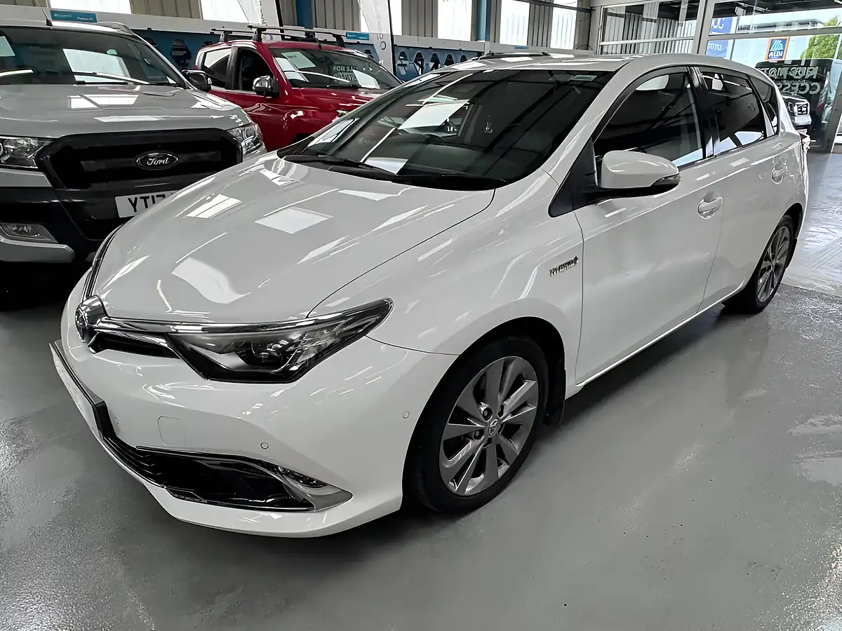 Used 2017 Toyota Auris Excel White - Interior and Exterior details 8