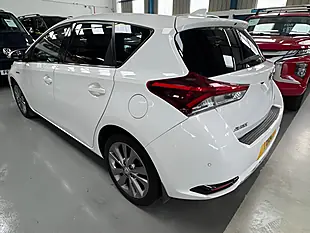 Used 2017 Toyota Auris Excel White - Interior and Exterior details 9