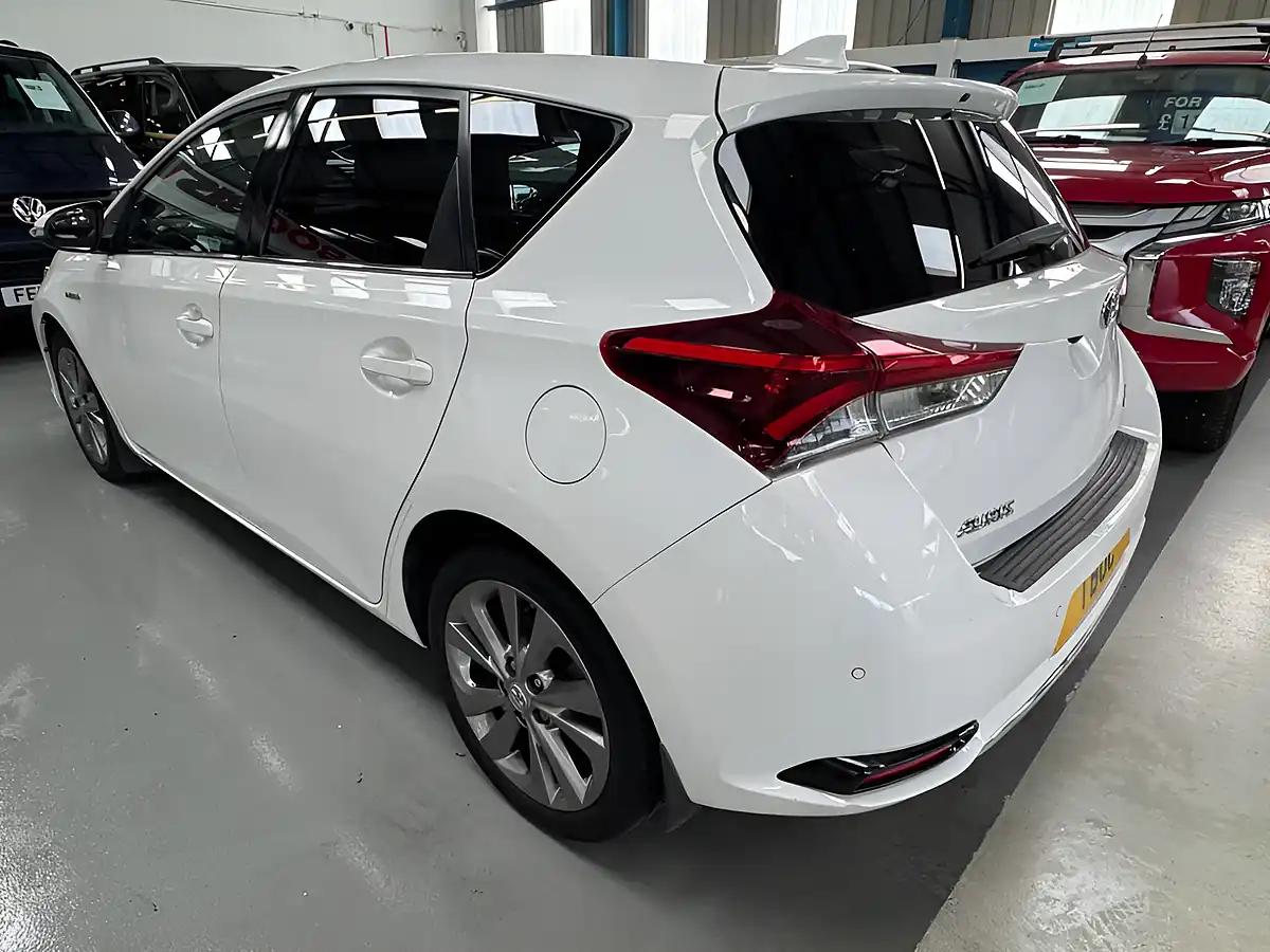 Used 2017 Toyota Auris Excel White - Interior and Exterior details 9