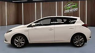 Used 2017 Toyota Auris Excel White - Interior and Exterior details 11