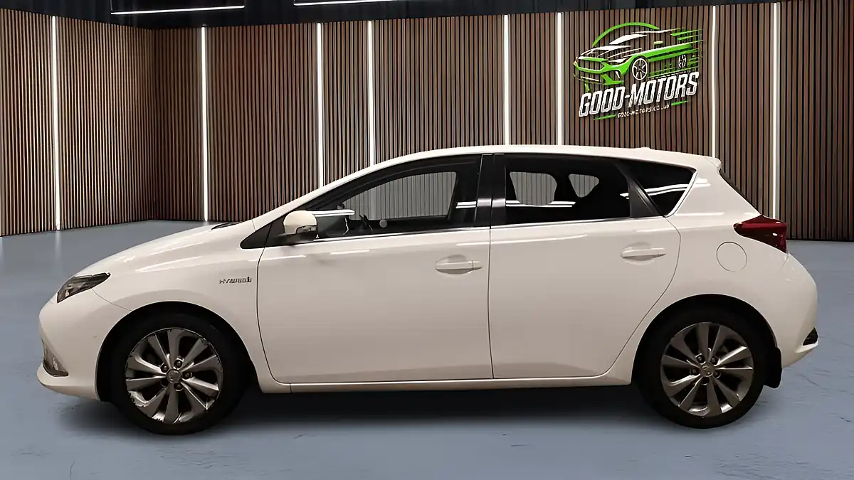 Used 2017 Toyota Auris Excel White - Interior and Exterior details 11