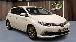Used 2017 Toyota Auris Excel White - Interior and Exterior details 3
