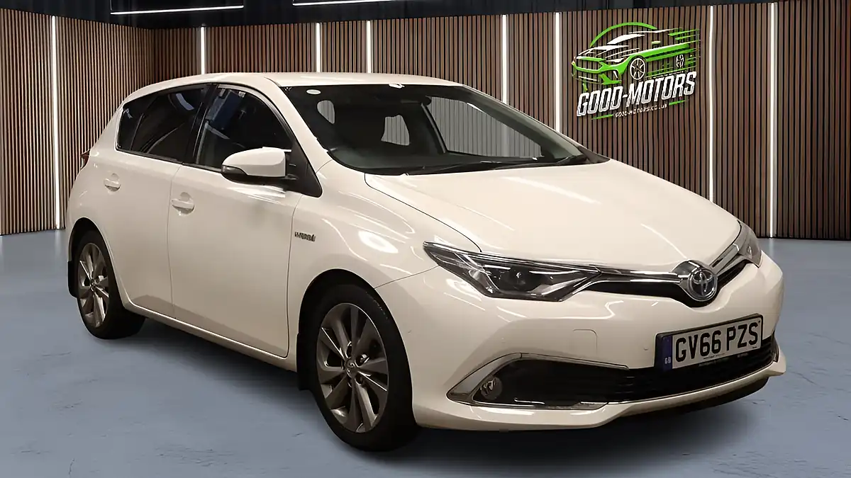 Used 2017 Toyota Auris Excel White - Interior and Exterior details 3