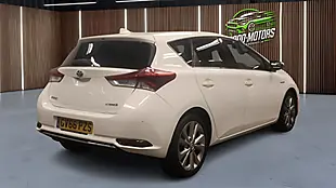 Used 2017 Toyota Auris Excel White - Interior and Exterior details 7