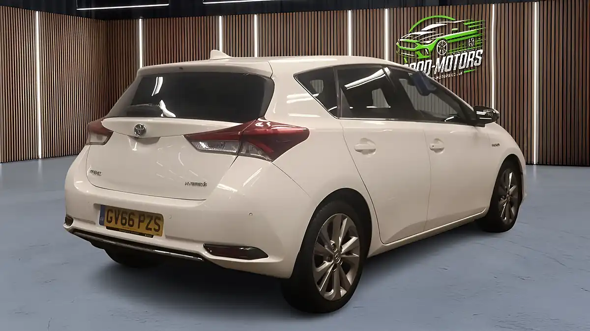 Used 2017 Toyota Auris Excel White - Interior and Exterior details 7