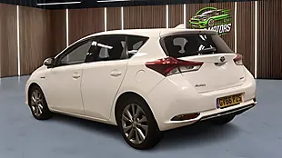 Used 2017 Toyota Auris Excel White - Interior and Exterior details 9