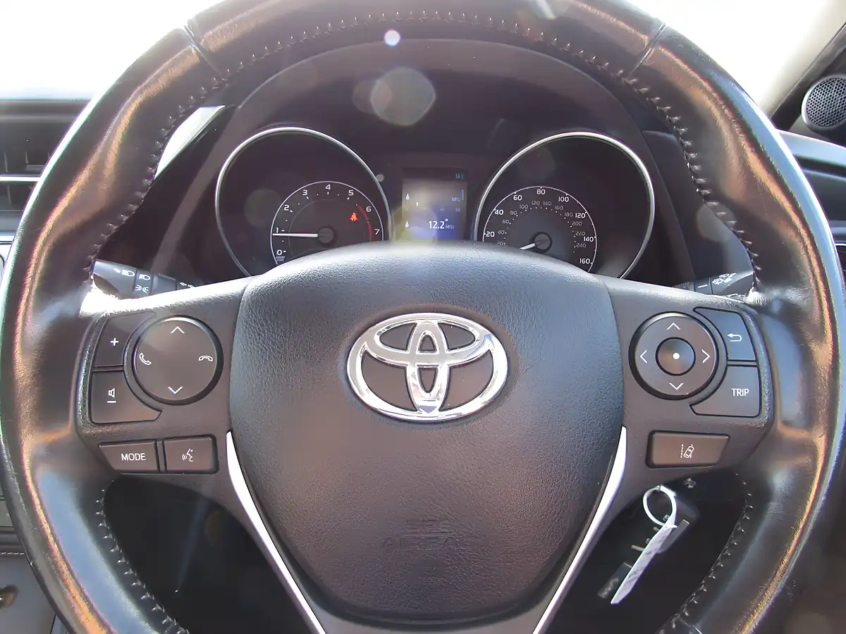 Used 2017 Toyota Auris Icon (safety Sense) Red - Interior and Exterior details 13
