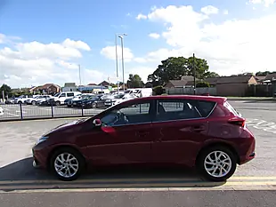 Used 2017 Toyota Auris Icon (safety Sense) Red - Interior and Exterior details 4