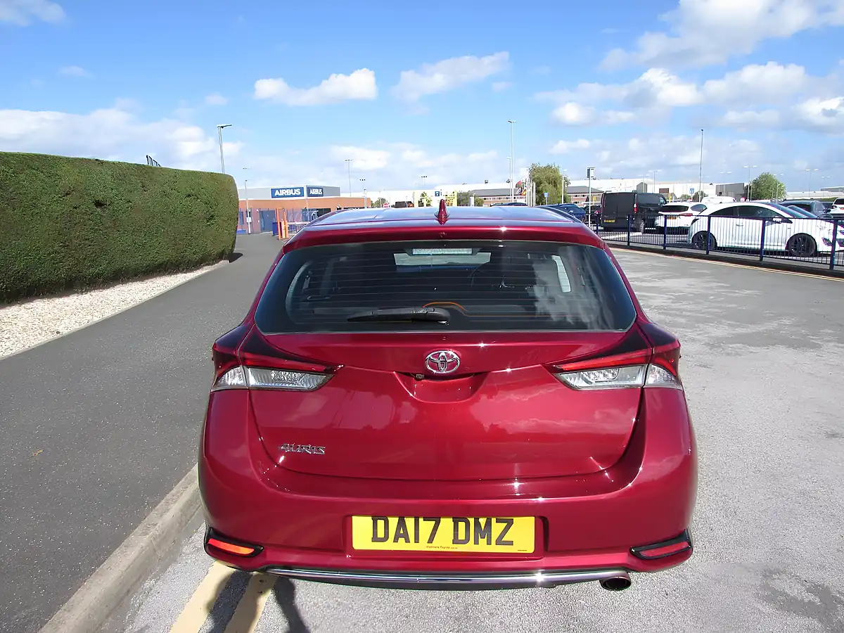 Used 2017 Toyota Auris Icon (safety Sense) Red - Interior and Exterior details 6