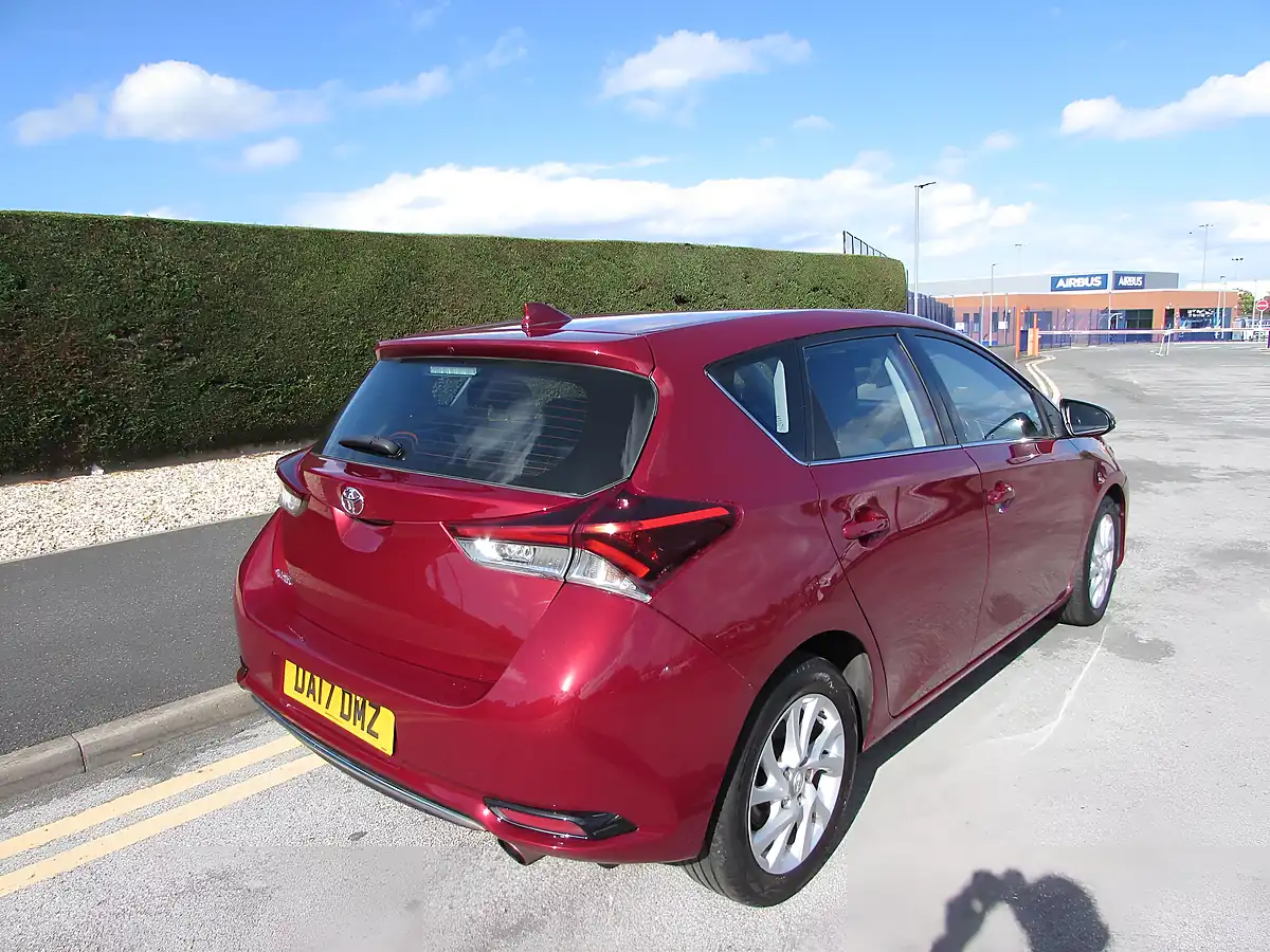 Used 2017 Toyota Auris Icon (safety Sense) Red - Interior and Exterior details 7