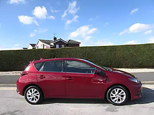 Used 2017 Toyota Auris Icon (safety Sense) Red - Interior and Exterior details 8