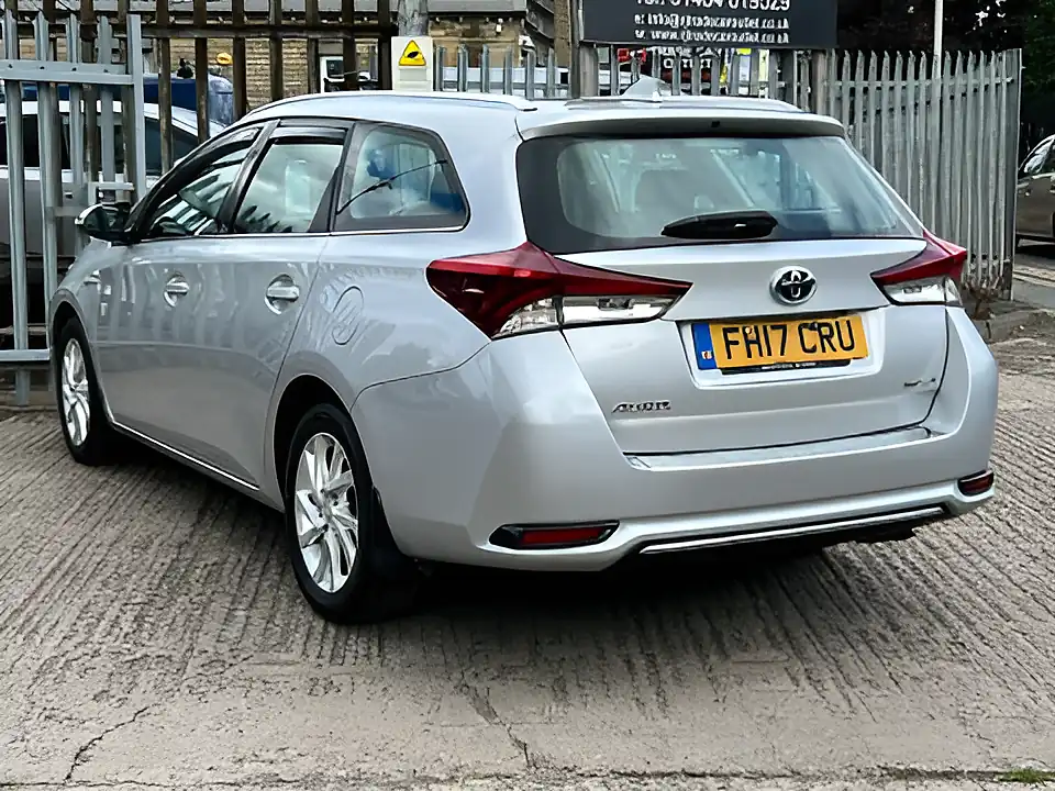 Used 2017 Toyota Auris Icon Touring Sports Tss Silver - Interior and Exterior details 11