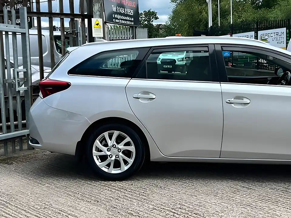 Used 2017 Toyota Auris Icon Touring Sports Tss Silver - Interior and Exterior details 13