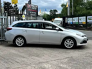 Used 2017 Toyota Auris Icon Touring Sports Tss Silver - Interior and Exterior details 15