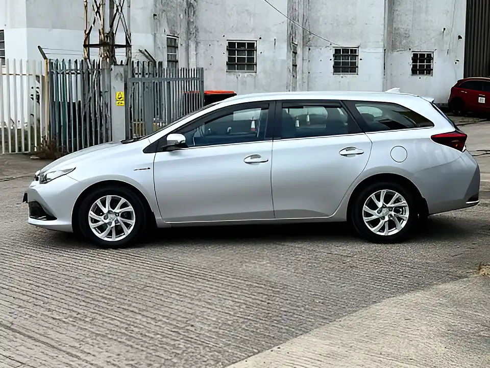 Used 2017 Toyota Auris Icon Touring Sports Tss Silver - Interior and Exterior details 16