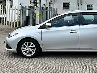 Used 2017 Toyota Auris Icon Touring Sports Tss Silver - Interior and Exterior details 17