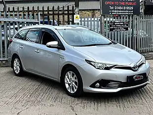 Used 2017 Toyota Auris Icon Touring Sports Tss Silver - Interior and Exterior details 5