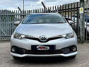 Used 2017 Toyota Auris Icon Touring Sports Tss Silver - Interior and Exterior details 7