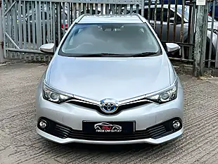 Used 2017 Toyota Auris Icon Touring Sports Tss Silver - Interior and Exterior details 8