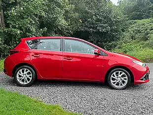 Used 2017 Toyota Auris Icon Vermillion Red - Interior and Exterior details 4