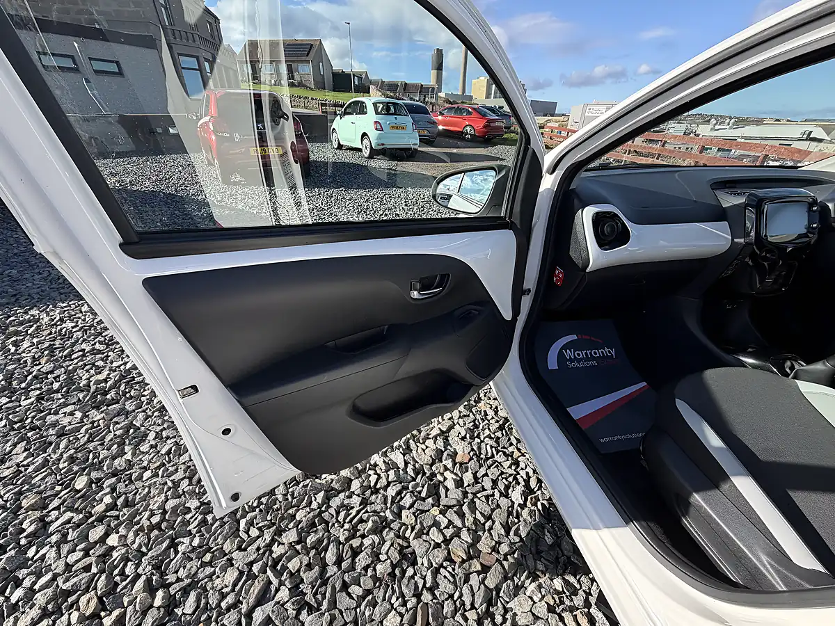 Used 2017 Toyota Aygo White - Interior and Exterior details 10