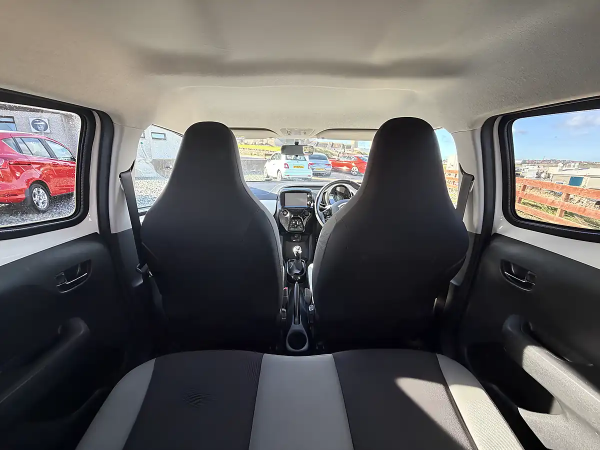 Used 2017 Toyota Aygo White - Interior and Exterior details 13