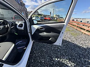 Used 2017 Toyota Aygo White - Interior and Exterior details 14