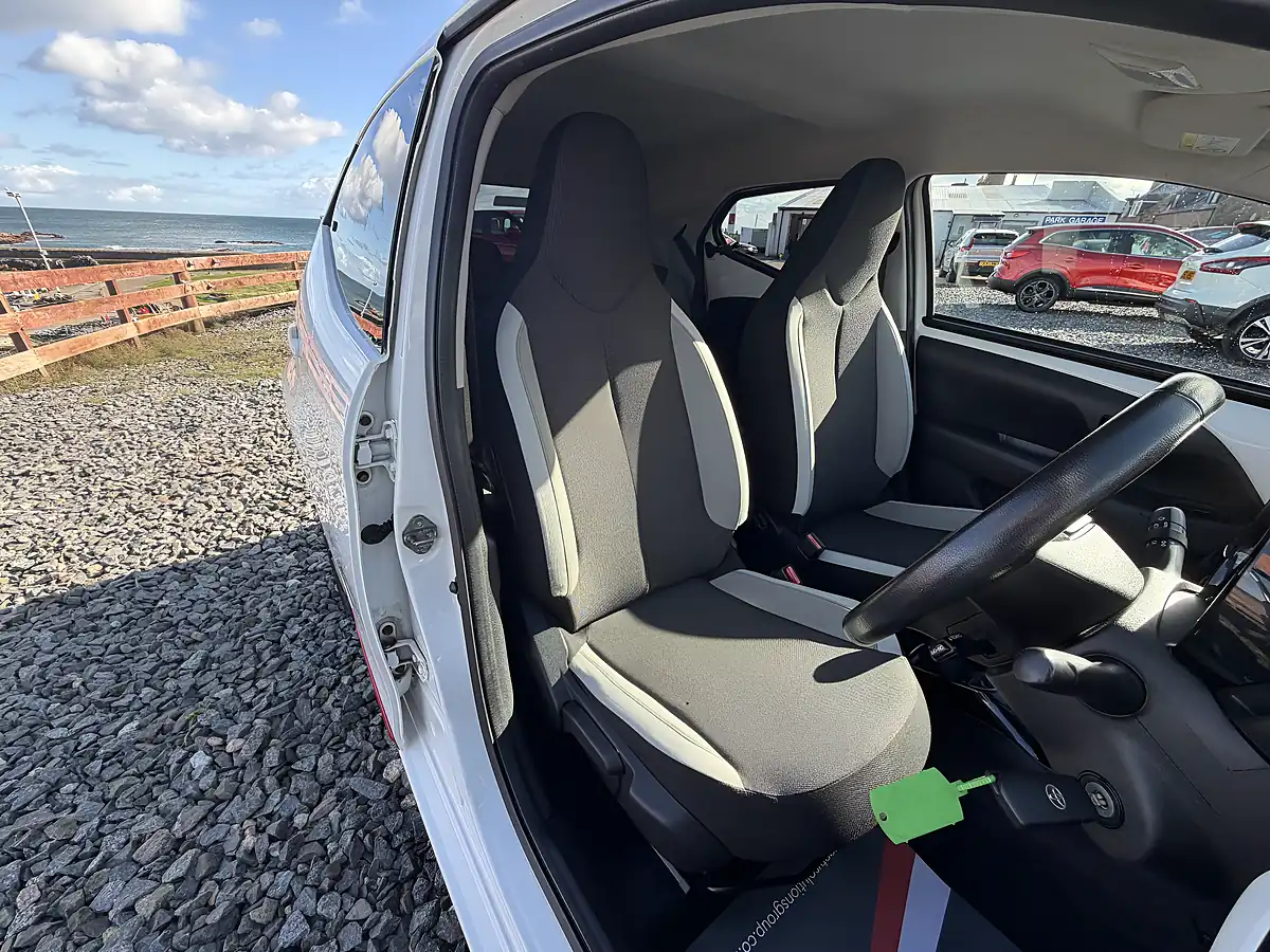 Used 2017 Toyota Aygo White - Interior and Exterior details 15