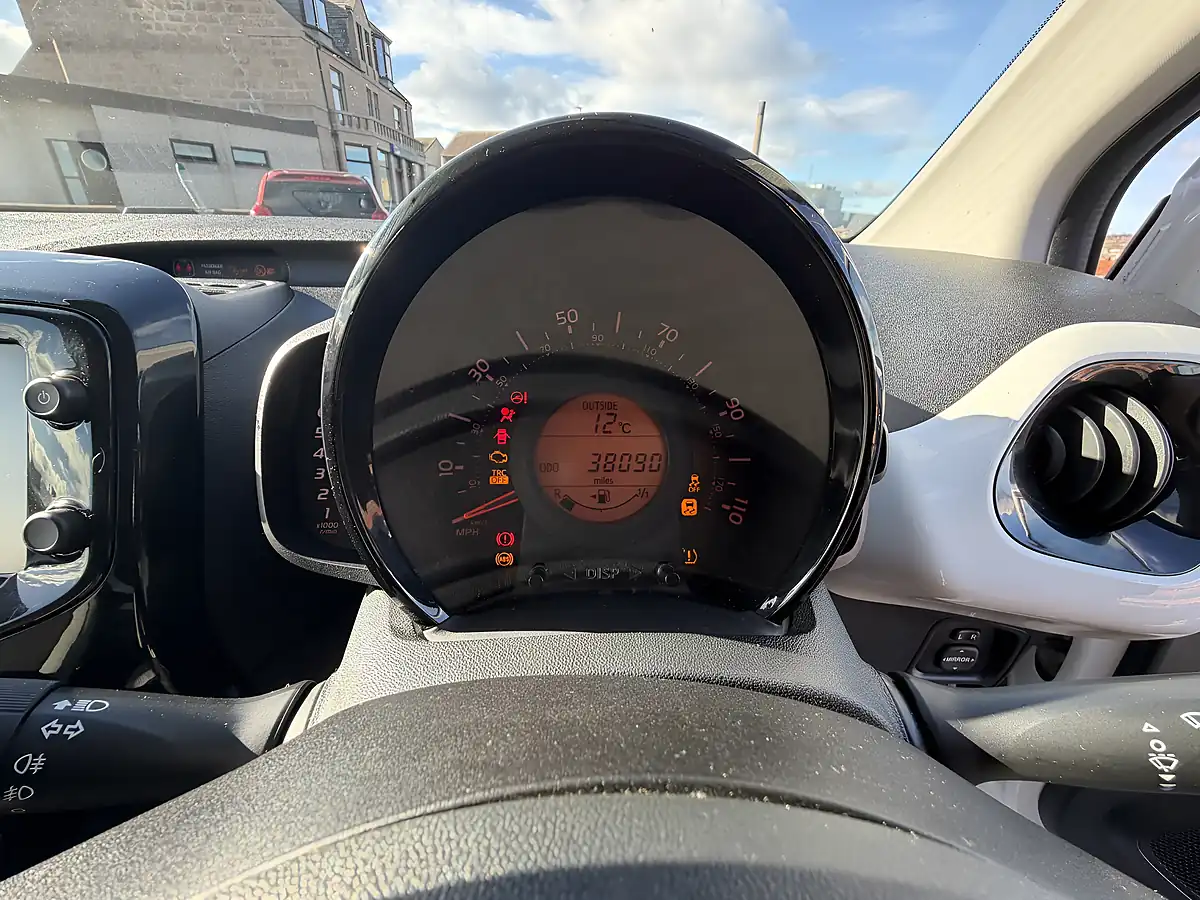 Used 2017 Toyota Aygo White - Interior and Exterior details 16