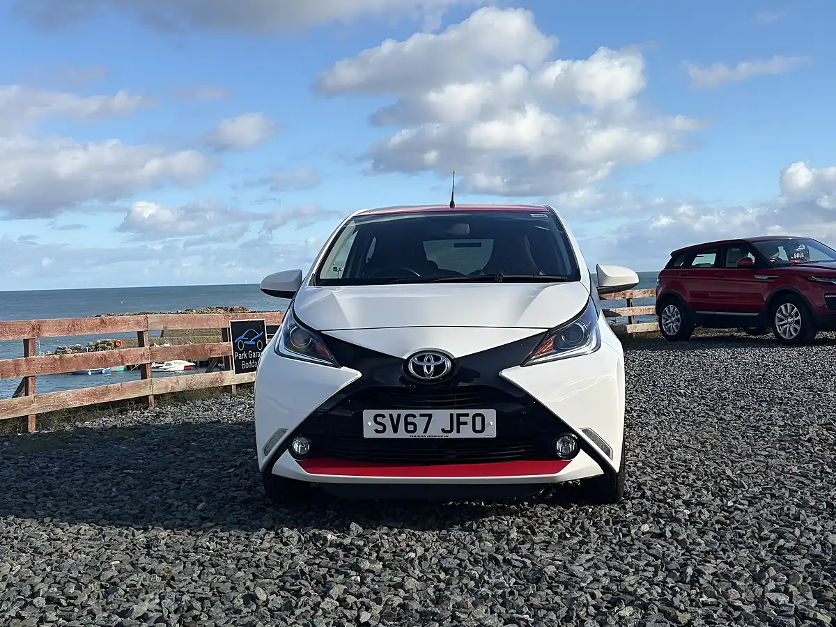 Used 2017 Toyota Aygo White - Interior and Exterior details 2