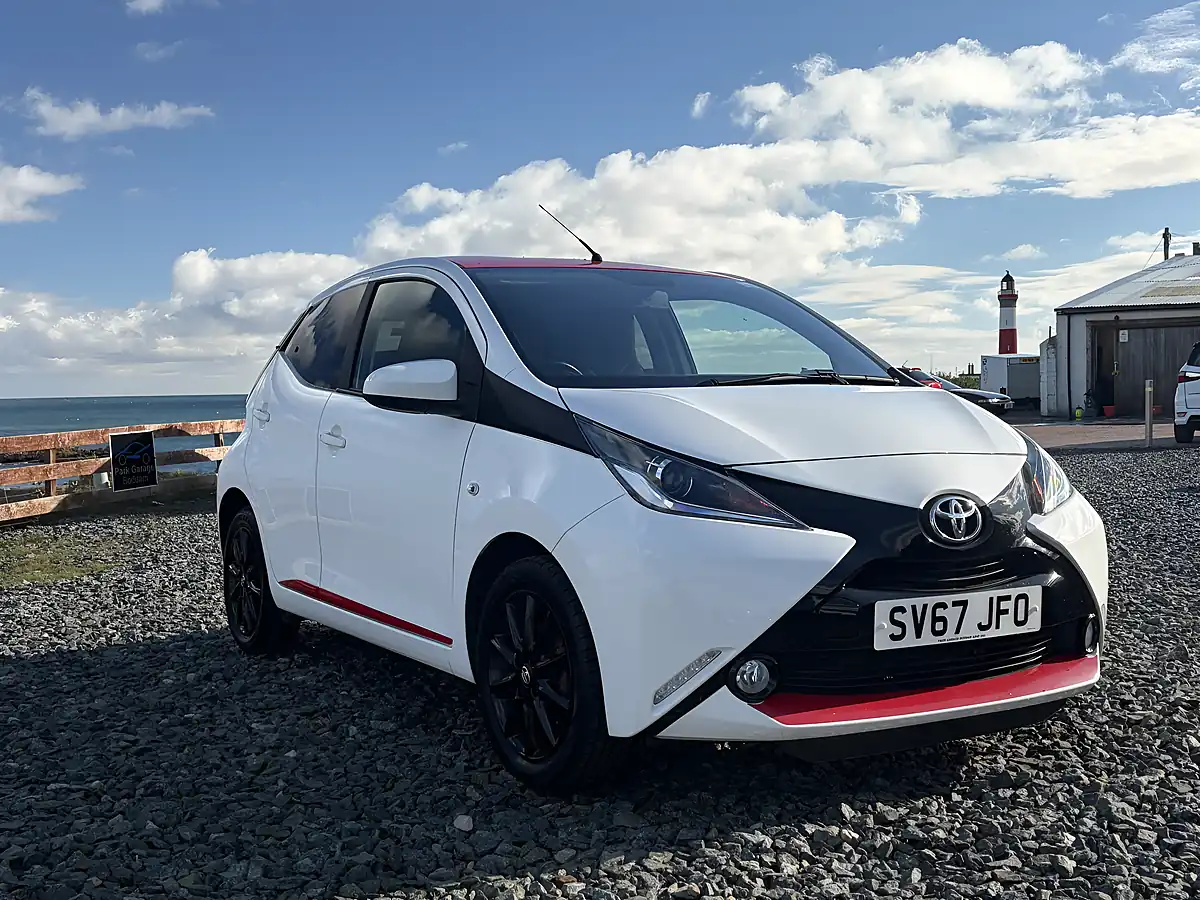 Used 2017 Toyota Aygo White - Interior and Exterior details 3