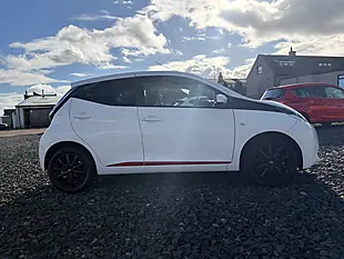 Used 2017 Toyota Aygo White - Interior and Exterior details 5