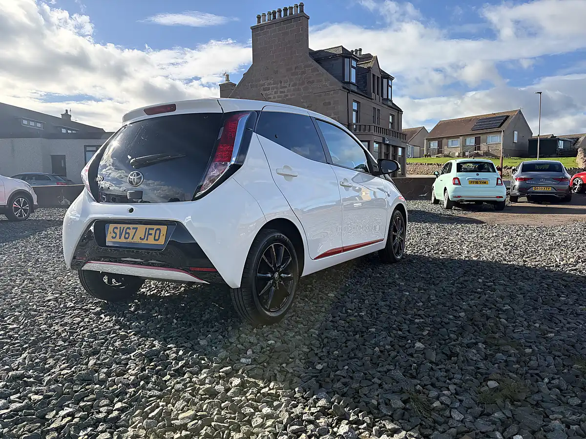 Used 2017 Toyota Aygo White - Interior and Exterior details 6