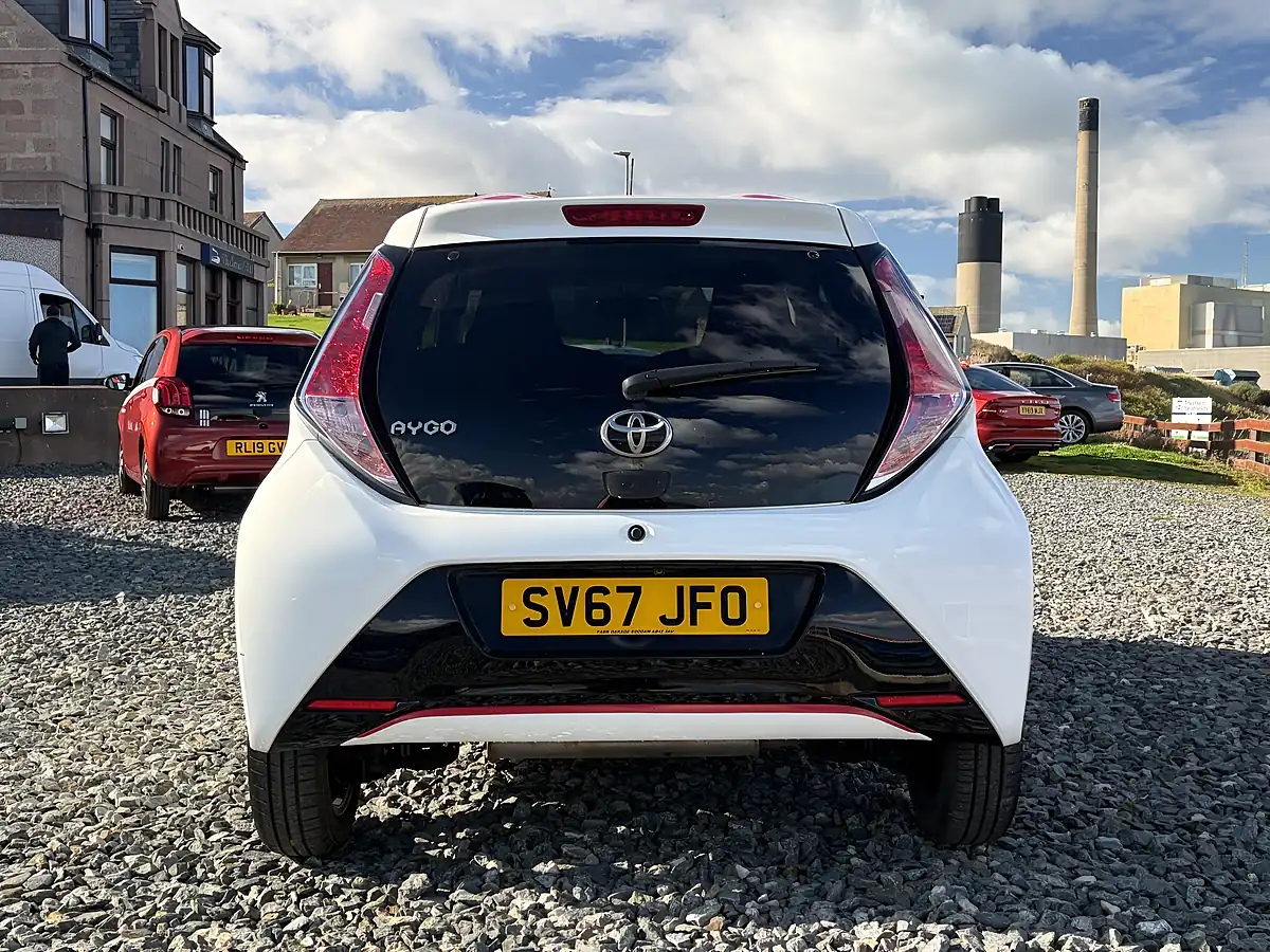 Used 2017 Toyota Aygo White - Interior and Exterior details 7