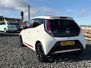Used 2017 Toyota Aygo White - Interior and Exterior details 8